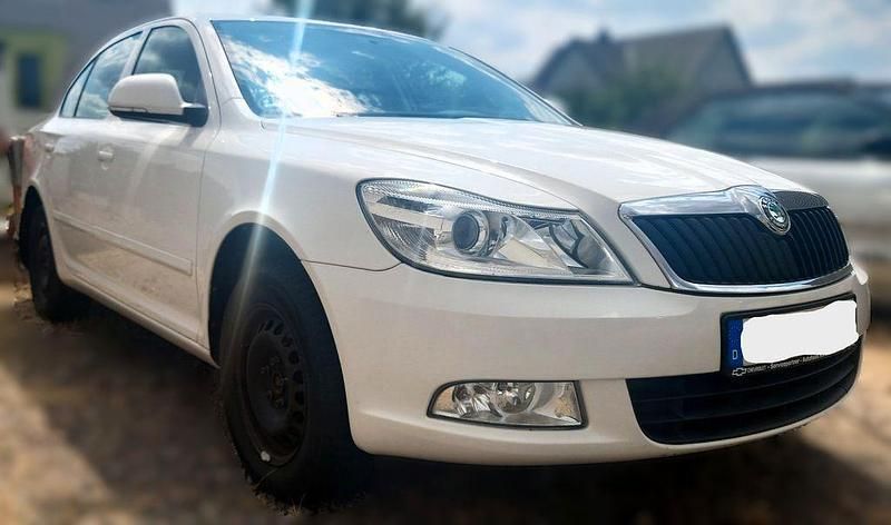 Weiß Gebraucht 2011 Skoda Octavia Classic Limousine | 2.950 € (Guter Preis) - Bild 1/4