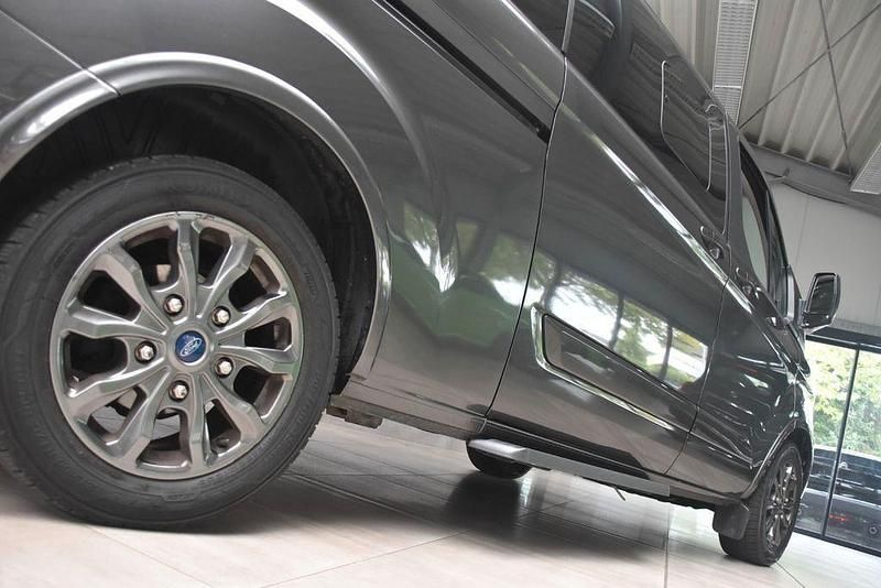 Gebraucht Ford Tourneo Custom Titanium X 185 PS (136 kW) 2022 Silber metallic Van
