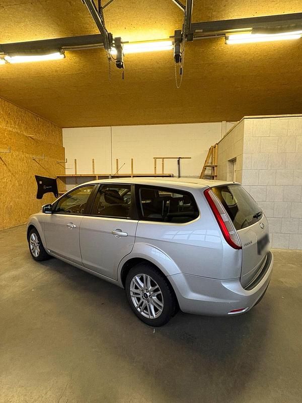 Gebraucht Ford Focus 110 PS (80 kW) 2008 Silber Kombi