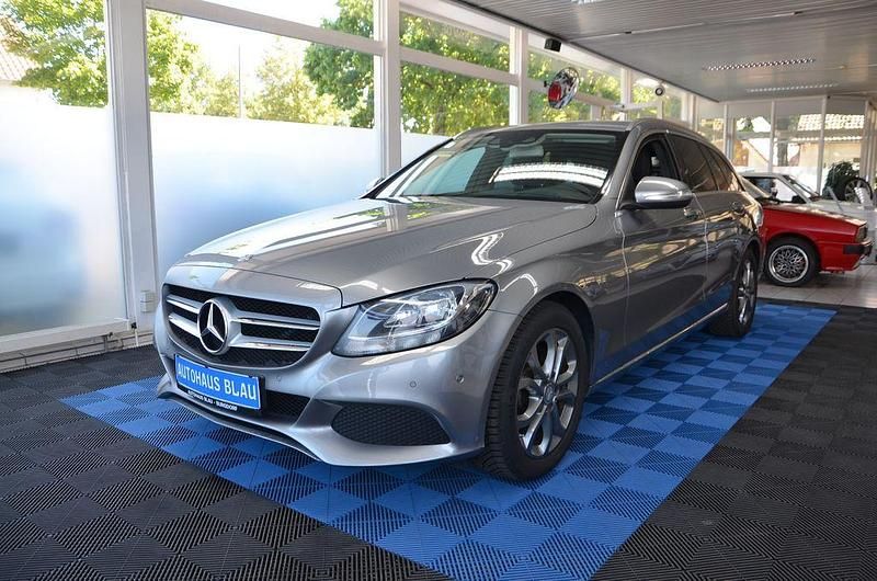 Silber Gebraucht 2015 Mercedes C180 Limousine | 15.490 € (Fairer Preis) - Bild 1/4