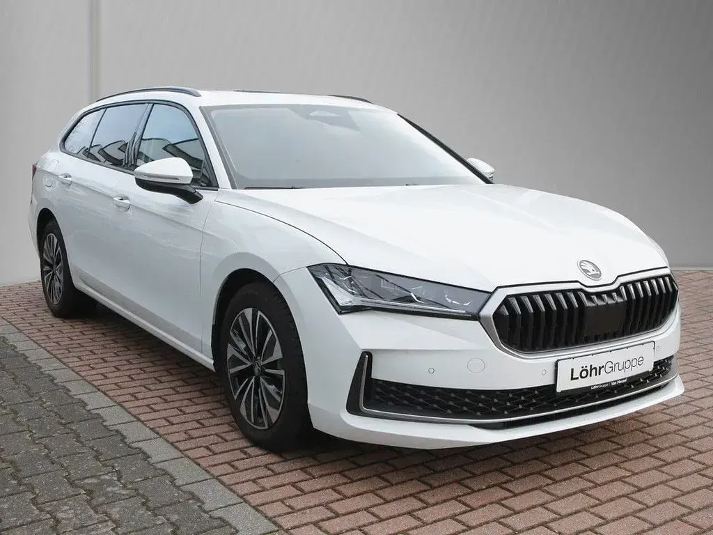 Gebraucht Skoda Superb Selection 150 PS (110 kW) 2025 Kristallweiß uni Kombi