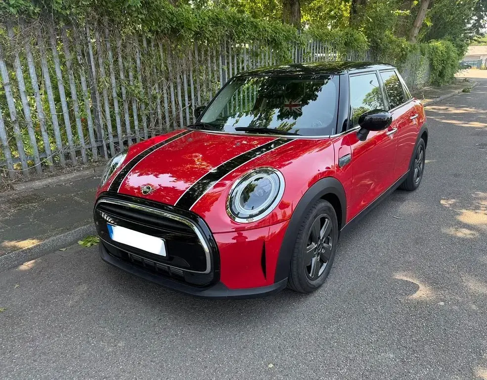 Gebraucht Mini Cooper Essential 136 PS (100 kW) 2024 Rot Kleinwagen