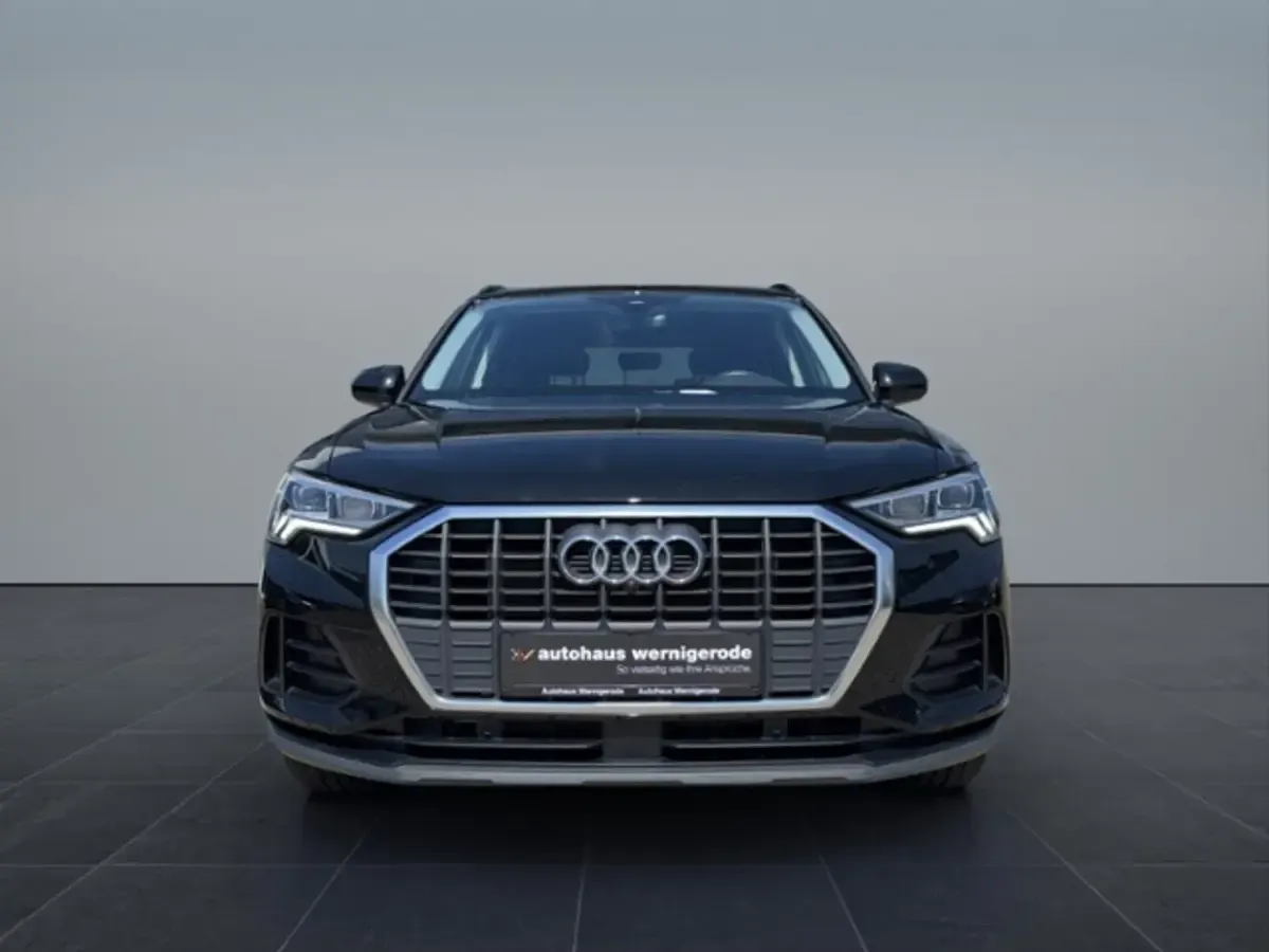 Gebraucht Audi Q3 Basis 245 PS (180 kW) 2022 Mythosschwarz metallic SUV