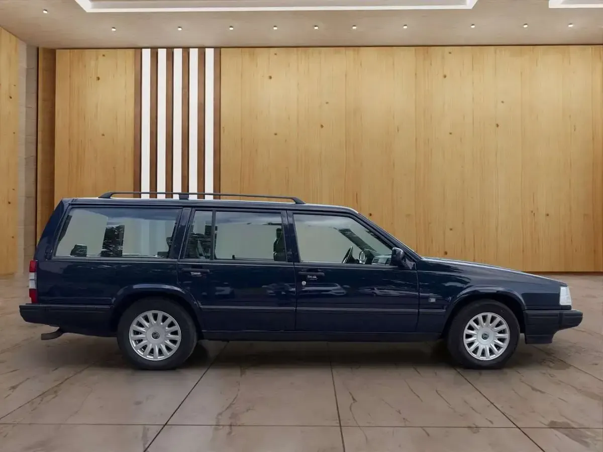 Gebraucht Volvo 945 165 PS (121 kW) 1986 Midnight blue Kombi