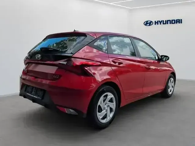 Gebraucht Hyundai i20 Select 84 PS (61 kW) 2022 Dragon red Kleinwagen