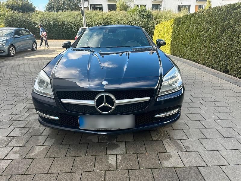 Blau Gebraucht 2011 Mercedes SLK200 Cabrio | 13.999 € - Bild 1/4