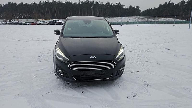 Gebraucht Ford S-MAX Titanium 190 PS (139 kW) 2019 Schwarz Van / Kleinbus