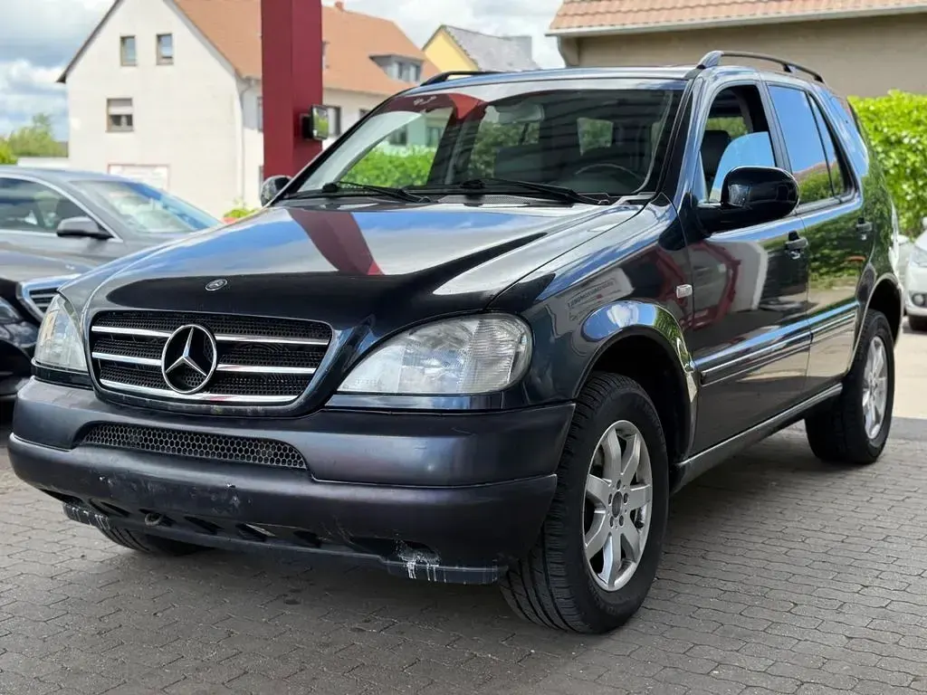 Gebraucht Mercedes ML320 218 PS (160 kW) 2001 Schwarz SUV