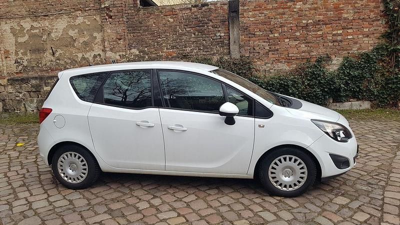 Gebraucht Opel Meriva 120 PS (88 kW) 2013 Weiß Van / Kleinbus