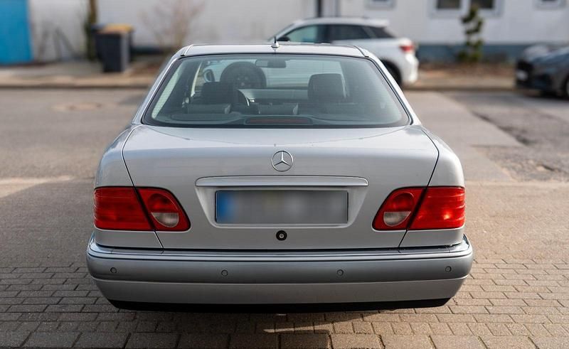 Gebraucht Mercedes E320 224 PS (164 kW) 1998 Silber Limousine
