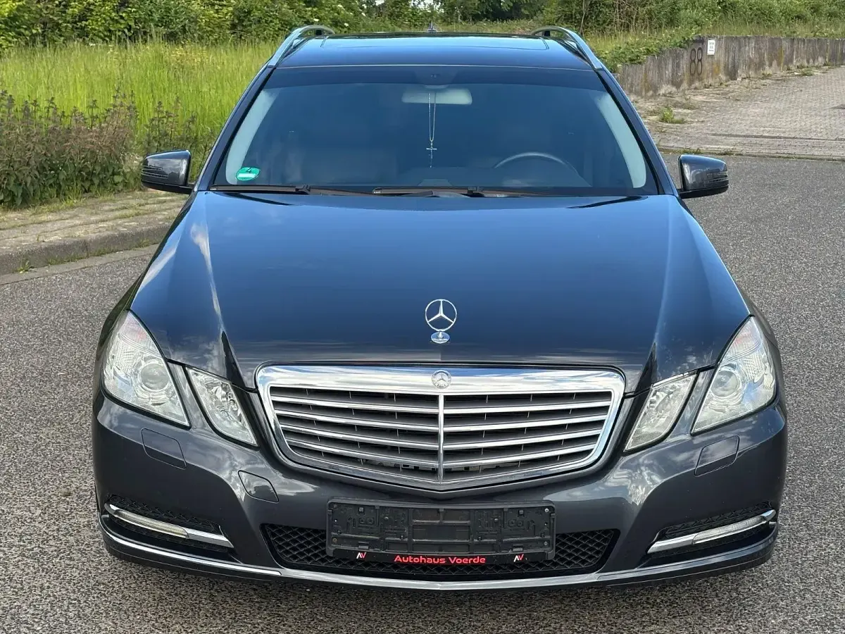 Gebraucht Mercedes E300 Elegance 252 PS (185 kW) 2012 Grau Kombi
