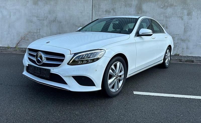 Weiß Gebraucht 2019 Mercedes C180 Limousine | 20.999 € (Superpreis) - Bild 1/4