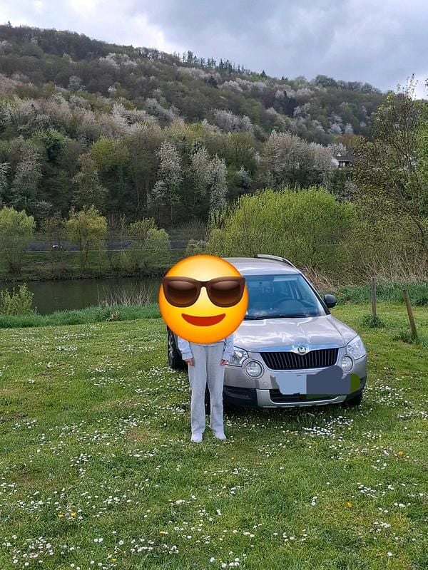 Andere farben Gebraucht 2012 Skoda Yeti SUV | 13.500 € - Bild 1/3