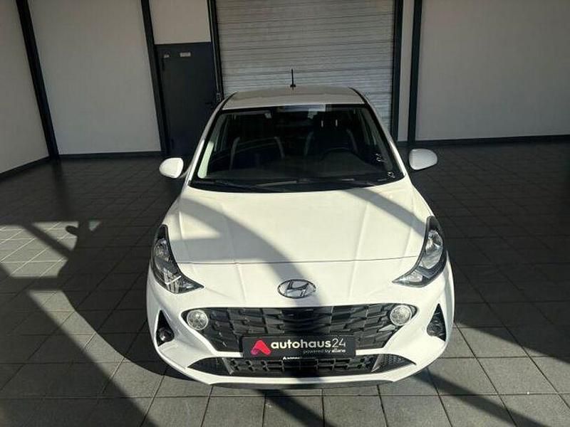 Gebraucht Hyundai i10 Trend 67 PS (49 kW) 2022 Weiß Kleinwagen