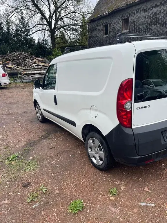Occasion Opel Combo 90 ch (66 kW) 2013 Blanc Monospace