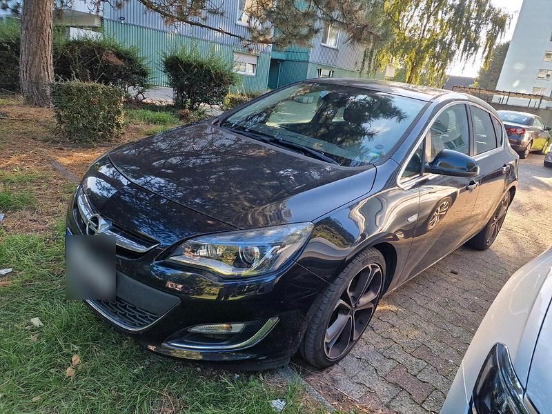 Gebraucht Opel Astra 131 PS (96 kW) 2013 Schwarz Limousine