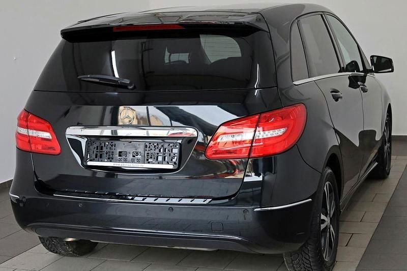Gebraucht Mercedes B180 128 PS (94 kW) 2014 Schwarz Van / Kleinbus