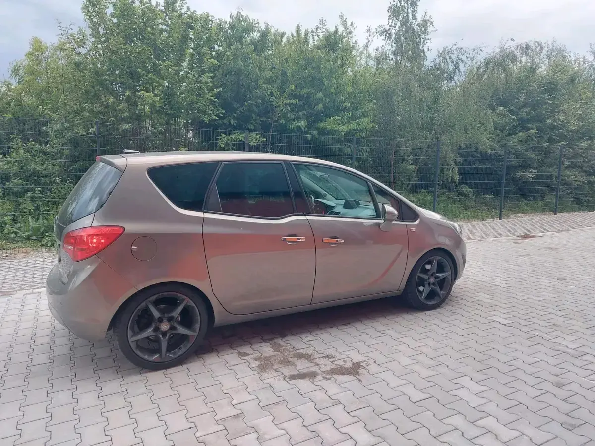 Gebraucht Opel Meriva 140 PS (102 kW) 2010 Braun Van / Kleinbus