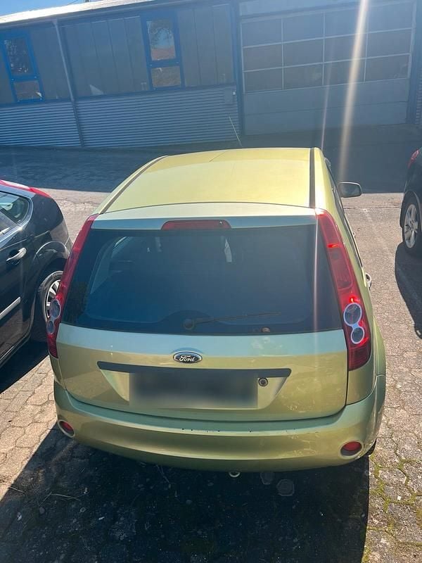 Gebraucht Ford Fiesta 83 PS (61 kW) 2007 Grün Kleinwagen