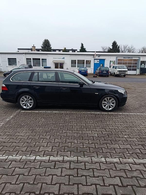 Schwarz Gebraucht 2005 BMW 530 Kombi | 1.700 € (Superpreis) - Bild 1/4
