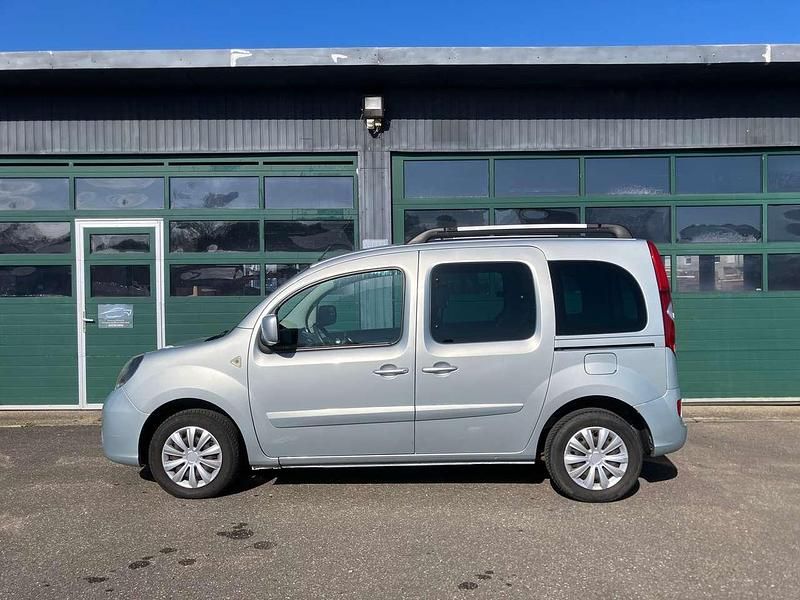 Gebraucht Renault Kangoo Luxe 109 PS (80 kW) 2012 Silber Van / Kleinbus