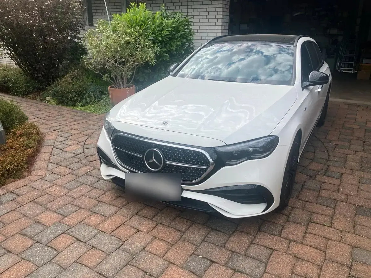 Gebraucht Mercedes E300 AMG line 197 PS (144 kW) 2025 Weiß Kombi
