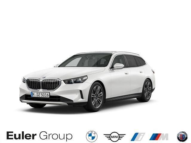 Weiss Gebraucht 2025 BMW 520 M Sport Kombi | 51.333 € (Superpreis) - Bild 1/4