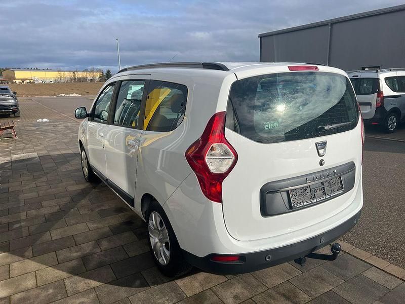 Gebraucht Dacia Lodgy Comfort 102 PS (75 kW) 2018 Weiß Van / Kleinbus