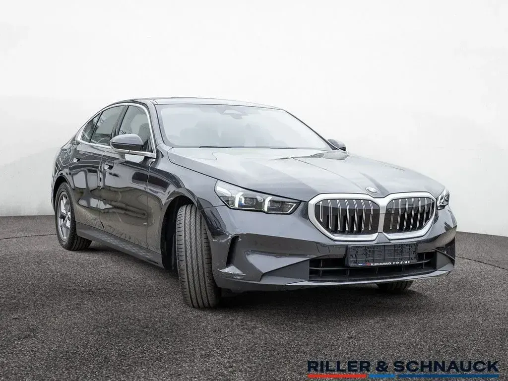 Second-hand BMW 520 197 CP (144 kW) 2025 Gri Berlinǎ