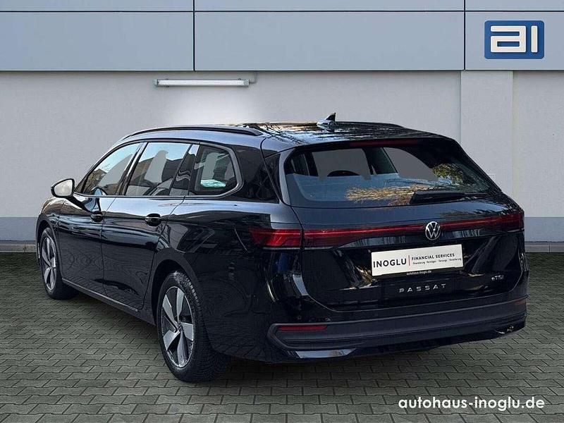 Gebraucht VW Passat R 150 PS (110 kW) 2025 Schwarz Limousine