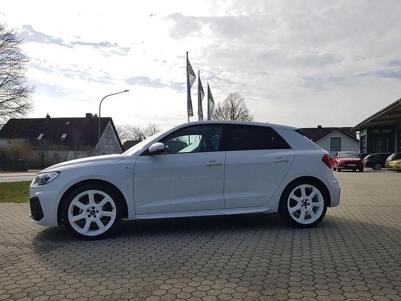 Gebraucht Audi A1 Sportback S-line plus 95 PS (69 kW) 2023 Gletscherweiß metallic Kleinwagen
