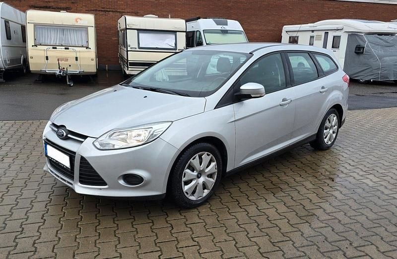Gebraucht Ford Focus Trend 101 PS (74 kW) 2013 Silber Kombi