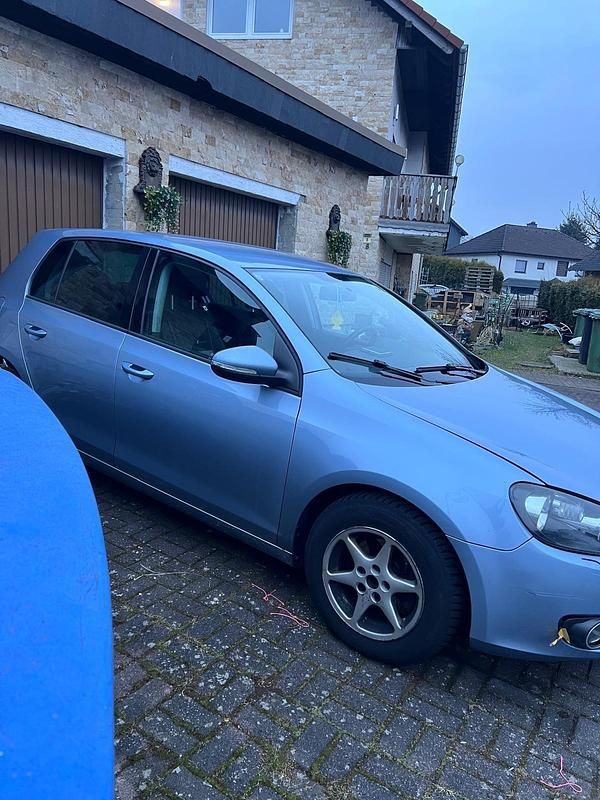 Grün Gebraucht 2003 VW Golf IV Limousine | 3.100 € - Bild 1/4