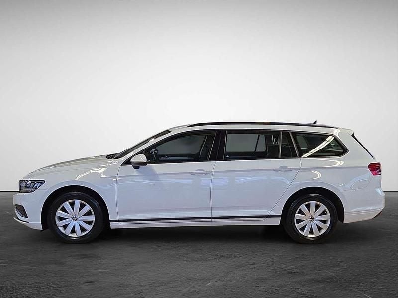 Gebraucht VW Passat Basis 150 PS (110 kW) 2023 Weiß Kombi