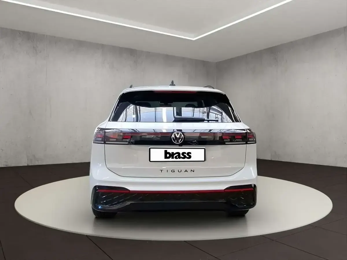 Neu VW Tiguan R-line 150 PS (110 kW) 2026 Pure white SUV
