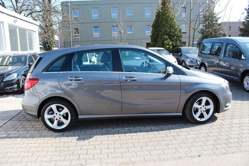 Gebraucht Mercedes B200 156 PS (114 kW) 2012 Grau Van / Kleinbus