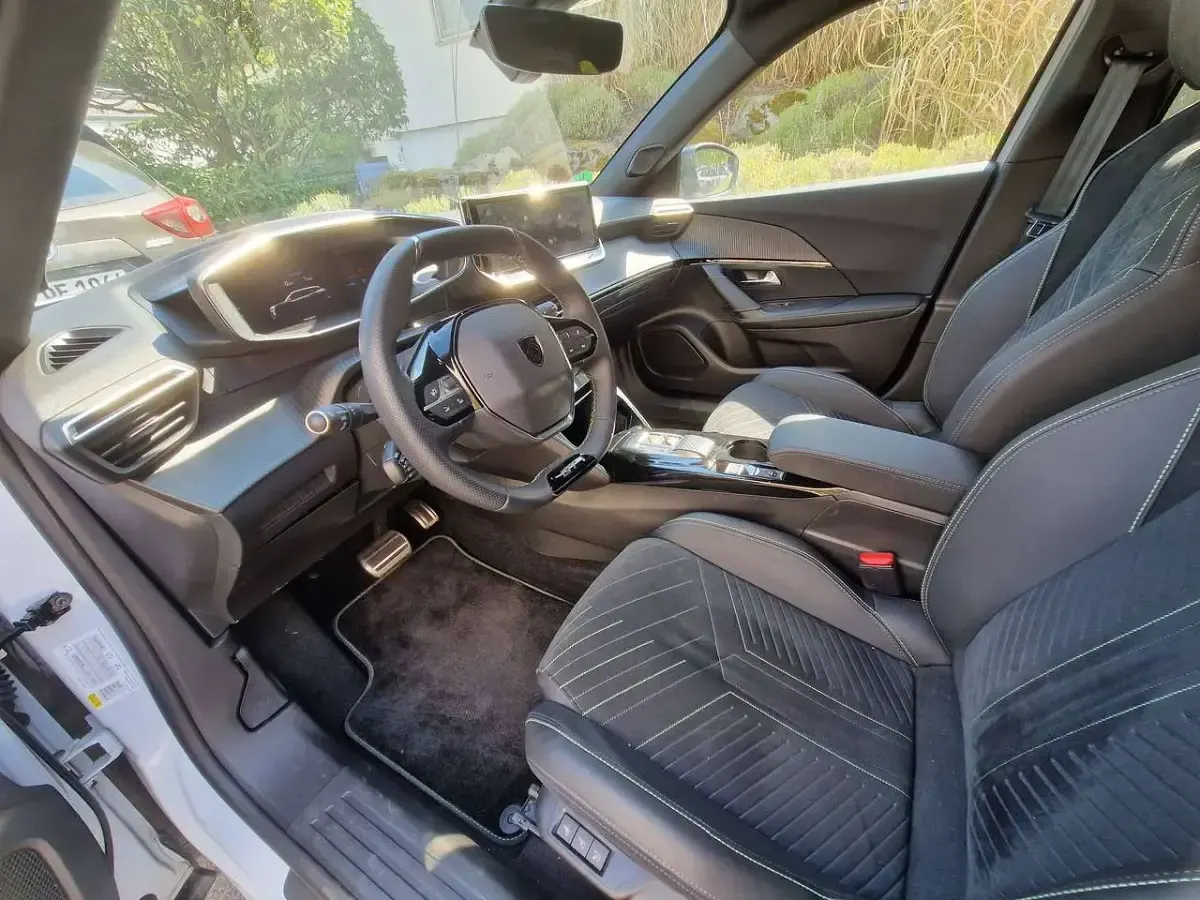 Gebraucht Peugeot 2008 GT 131 PS (96 kW) 2024 Weiß SUV