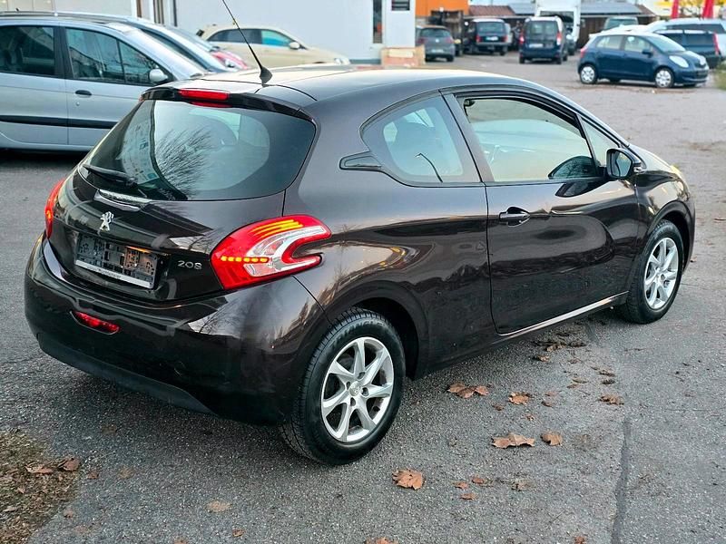 Gebraucht Peugeot 208 68 PS (50 kW) 2012 Braun Kleinwagen