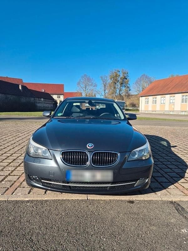 Gebraucht BMW 523 190 PS (139 kW) 2008 Silber Limousine