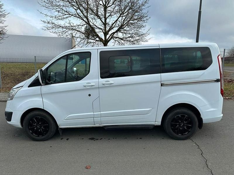 Gebraucht Ford Tourneo Titanium 170 PS (125 kW) 2016 Weiß Van / Kleinbus