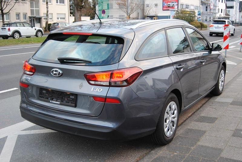 Gebraucht Hyundai i30 101 PS (74 kW) 2018 Grau Kombi
