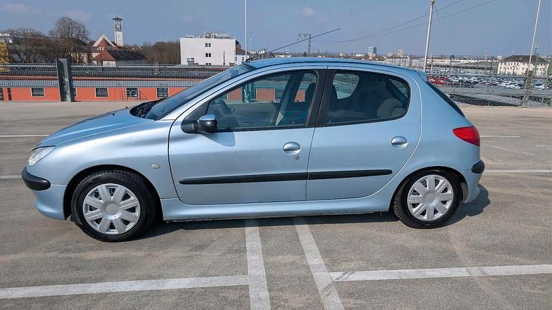 Gebraucht Peugeot 206 75 PS (55 kW) 2001 Grau Kleinwagen