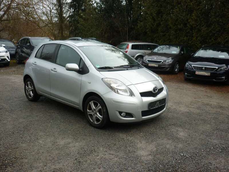 Silver mica metallic Gebraucht 2011 Toyota Yaris Edition Kleinwagen | 7.500 € (Etwas zu teuer) - Bild 1/4