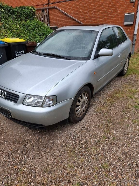 Silber Gebraucht 1999 Audi A3 Ambition Limousine | 999 € (Superpreis) - Bild 1/4
