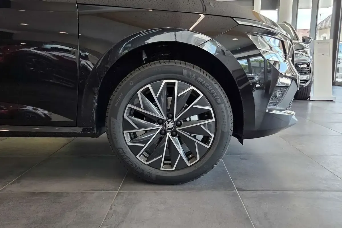 Neu Skoda Kamiq Dynamic 116 PS (85 kW) 2026 Blackmagic perleffekt SUV