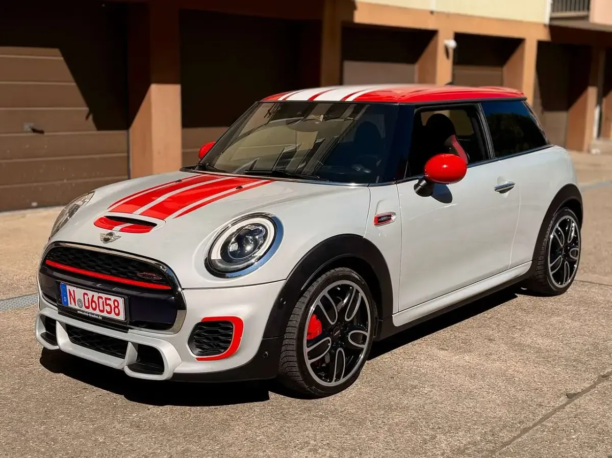 Gebraucht Mini John Cooper Works 231 PS (169 kW) 2017 Silber Kleinwagen