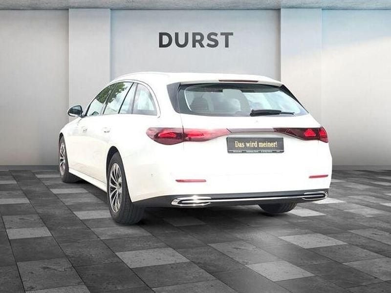 Gebraucht Mercedes E220 197 PS (144 kW) 2024 Polarweiss  unilack Limousine
