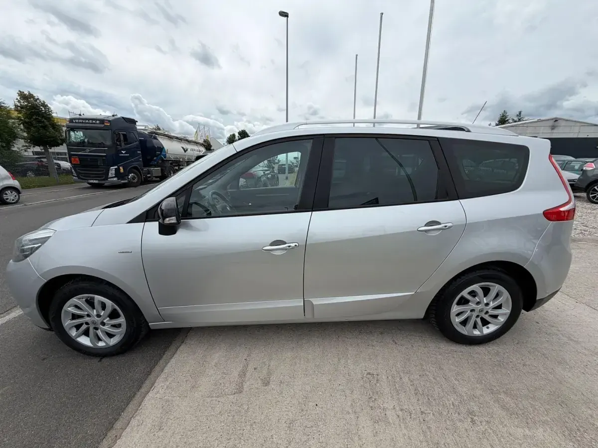 Gebraucht Renault Scénic III Authentique 116 PS (85 kW) 2015 Grau Van / Kleinbus