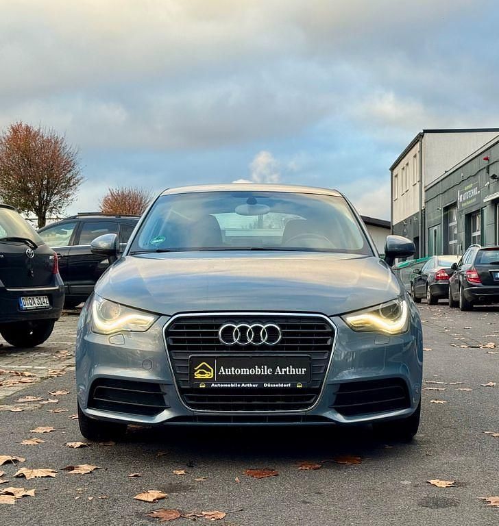 Gebraucht Audi A1 Attraction 122 PS (89 kW) 2013 Blau Kleinwagen