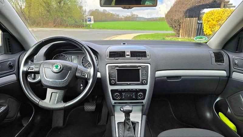 Gebraucht Skoda Octavia 105 PS (77 kW) 2011 Schwarz Kombi